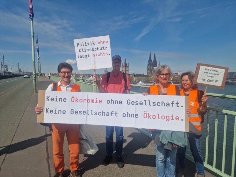 ÜberUns Politik